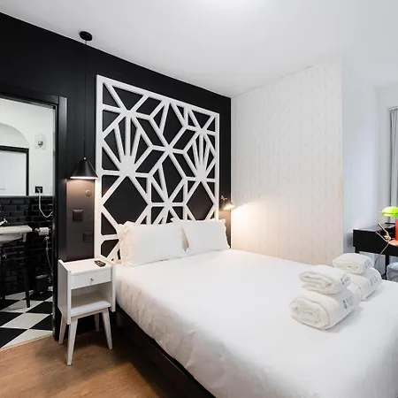 Отель The Twenties By Guestready *