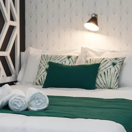 Отель The Twenties By Guestready *